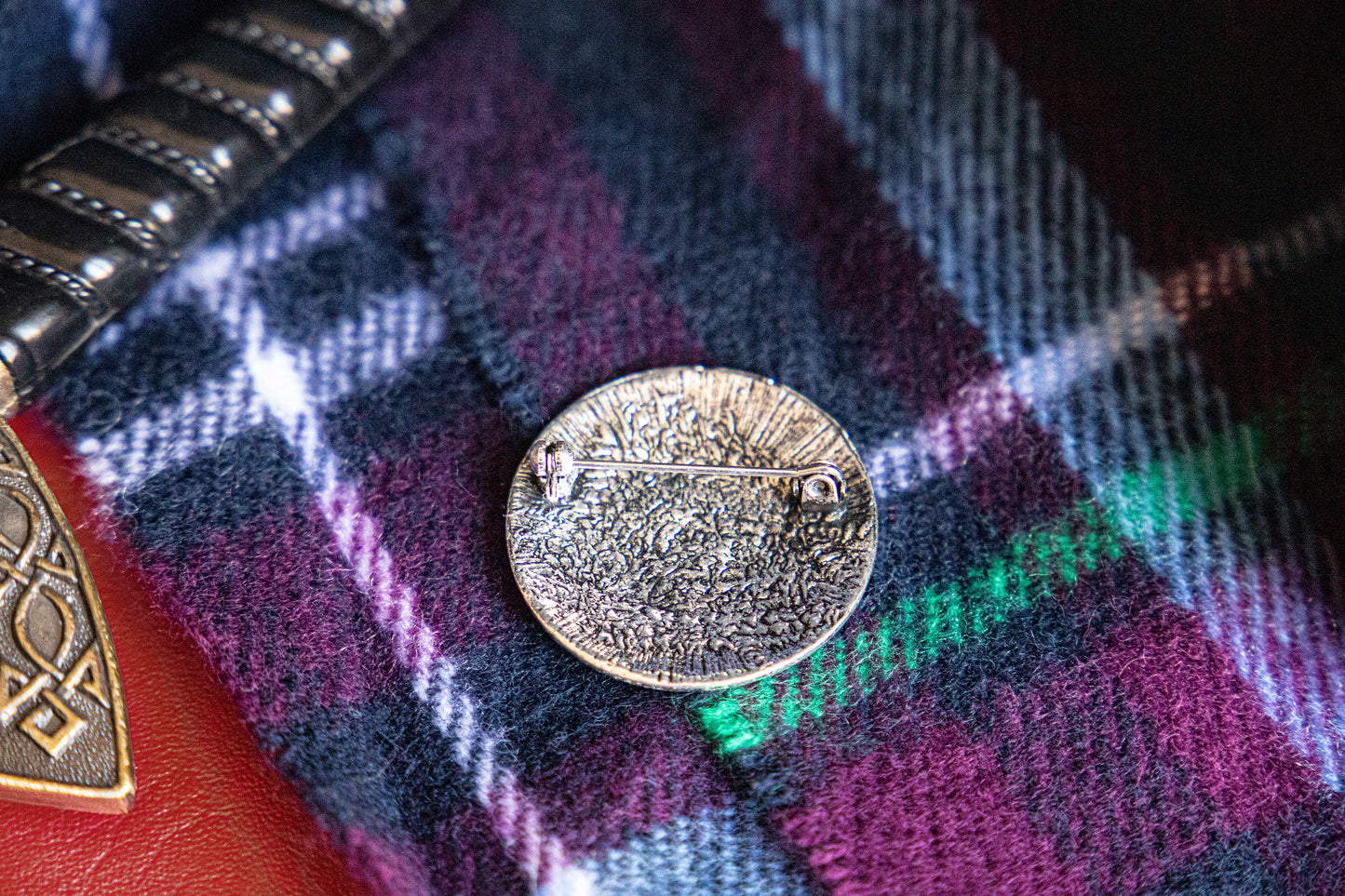 Crissy crossy round Brooch