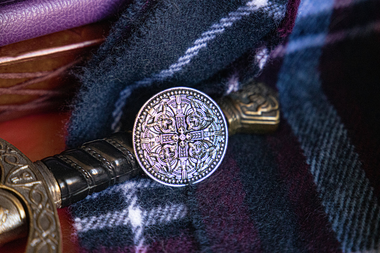 Crissy crossy round Brooch