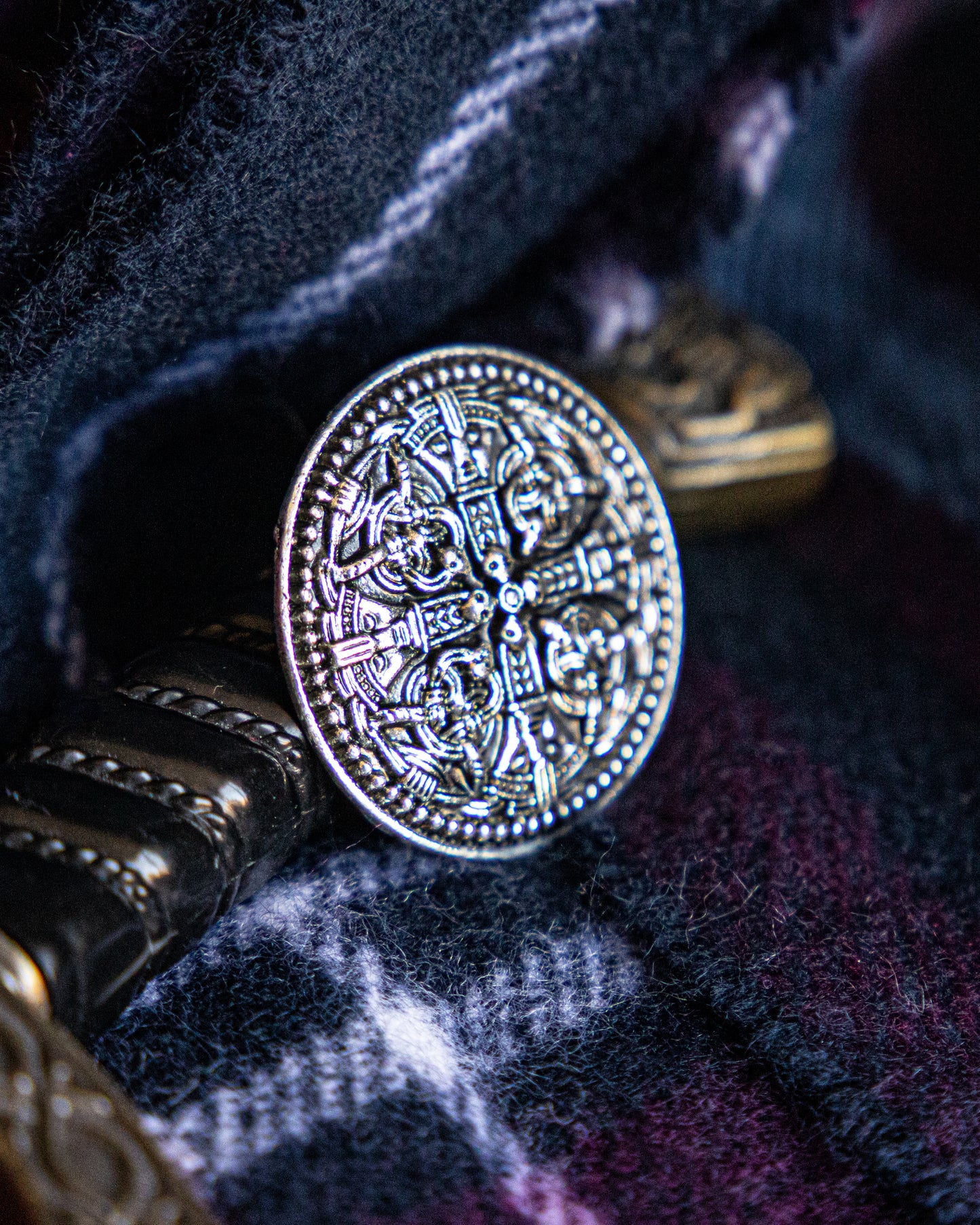 Crissy crossy round Brooch