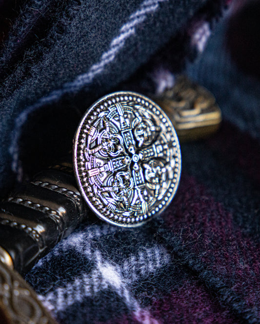 Crissy crossy round Brooch