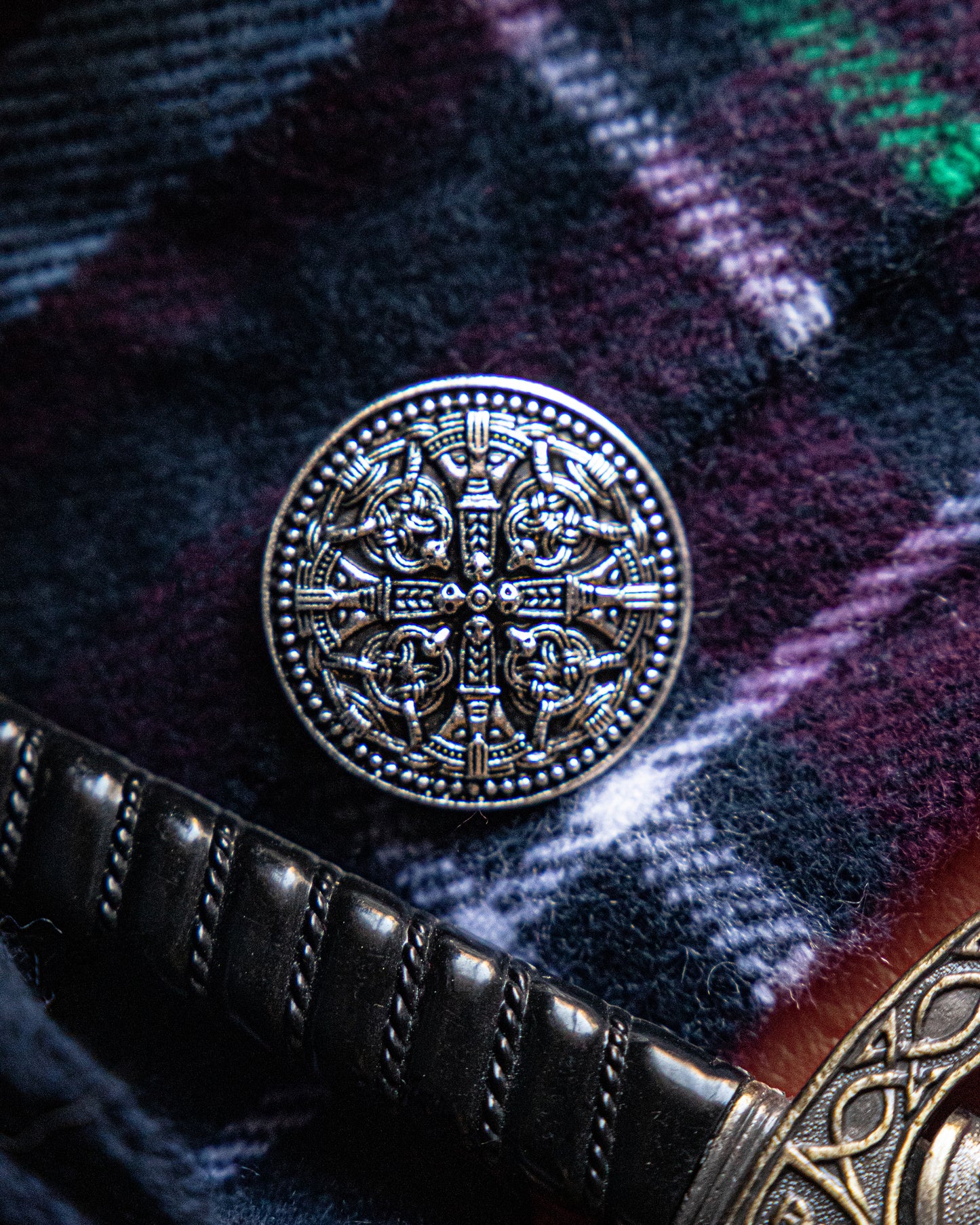 Crissy crossy round Brooch